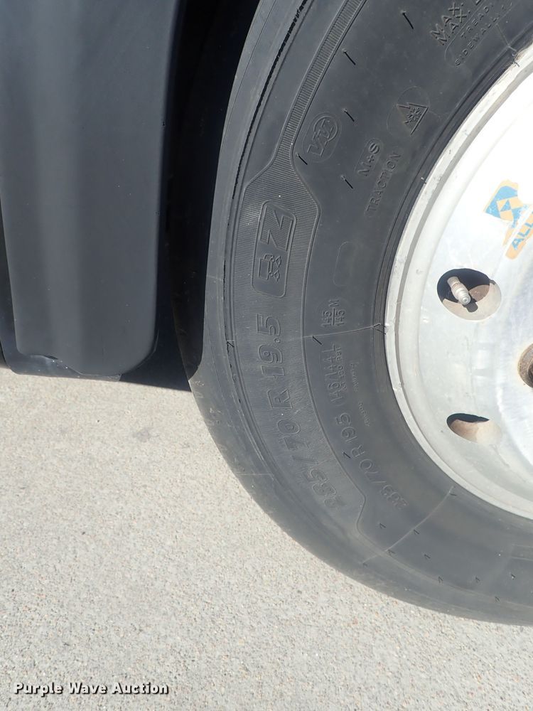 image for item DE0828 2006 Optima LFB-34  coach bus