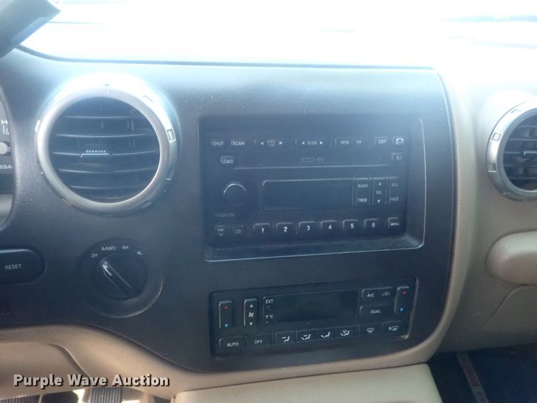 image for item DE0843 2003 Ford Expedition Eddie Bauer  SUV