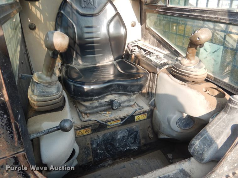 image for item DG4593 2004 Caterpillar 257B  tracked skid steer loader