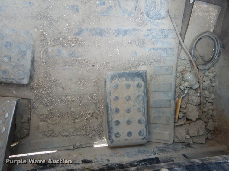 image for item DG4593 2004 Caterpillar 257B  tracked skid steer loader