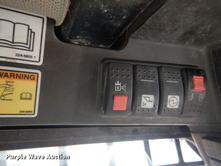 image for item DG4593 2004 Caterpillar 257B  tracked skid steer loader