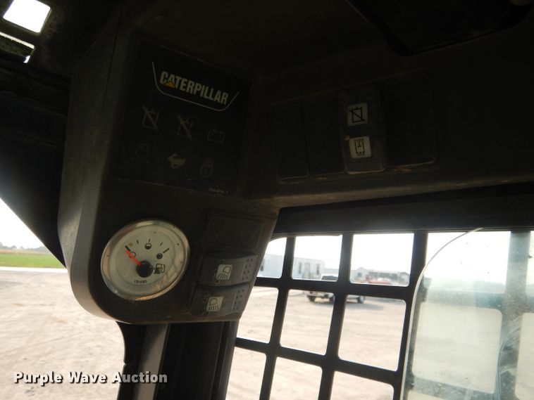 image for item DG4593 2004 Caterpillar 257B  tracked skid steer loader