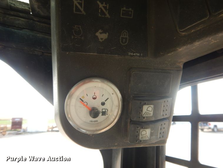 image for item DG4593 2004 Caterpillar 257B  tracked skid steer loader