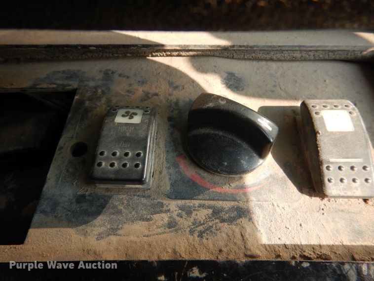 image for item DG4593 2004 Caterpillar 257B  tracked skid steer loader