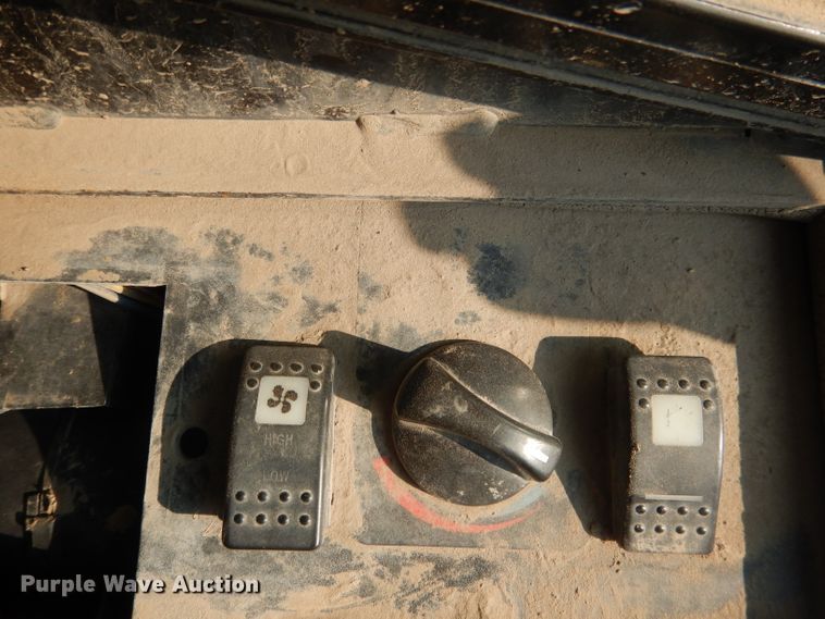 image for item DG4593 2004 Caterpillar 257B  tracked skid steer loader