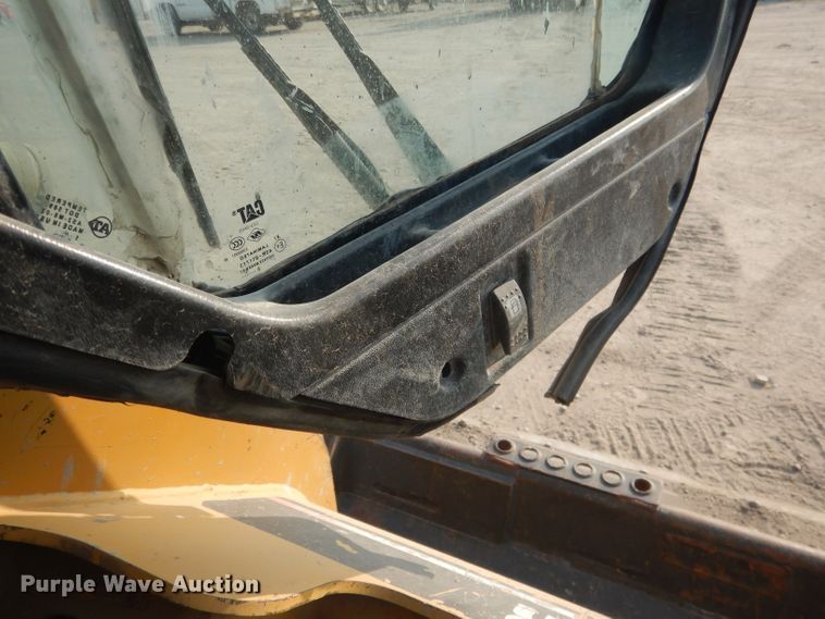 image for item DG4593 2004 Caterpillar 257B  tracked skid steer loader