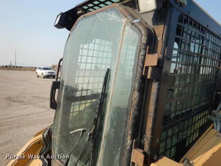 image for item DG4593 2004 Caterpillar 257B  tracked skid steer loader