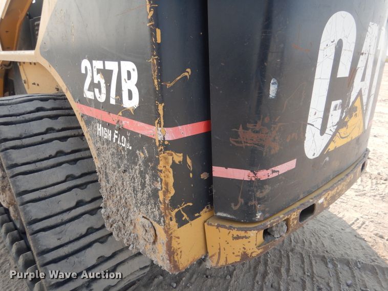 image for item DG4593 2004 Caterpillar 257B  tracked skid steer loader