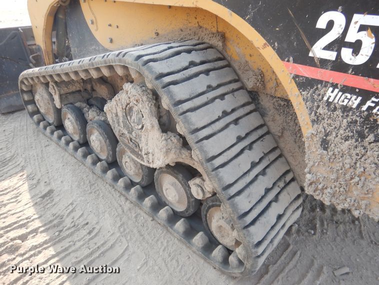image for item DG4593 2004 Caterpillar 257B  tracked skid steer loader