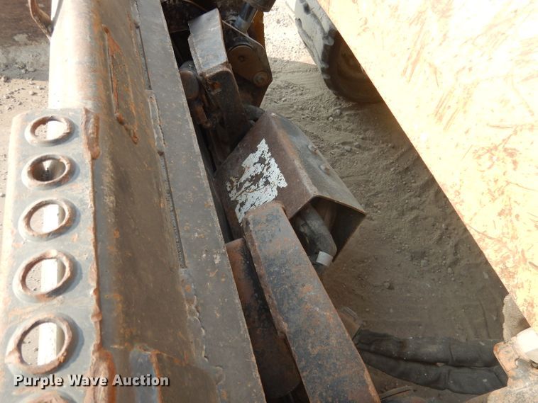 image for item DG4593 2004 Caterpillar 257B  tracked skid steer loader