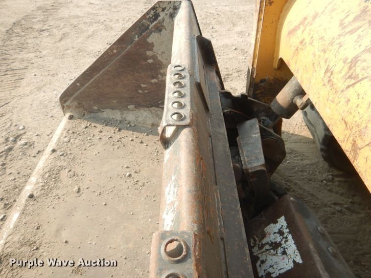 image for item DG4593 2004 Caterpillar 257B  tracked skid steer loader