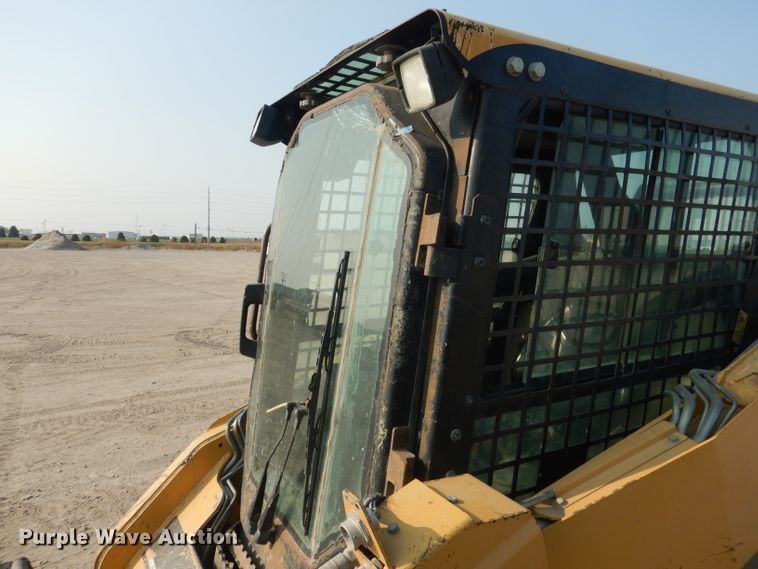 image for item DG4593 2004 Caterpillar 257B  tracked skid steer loader