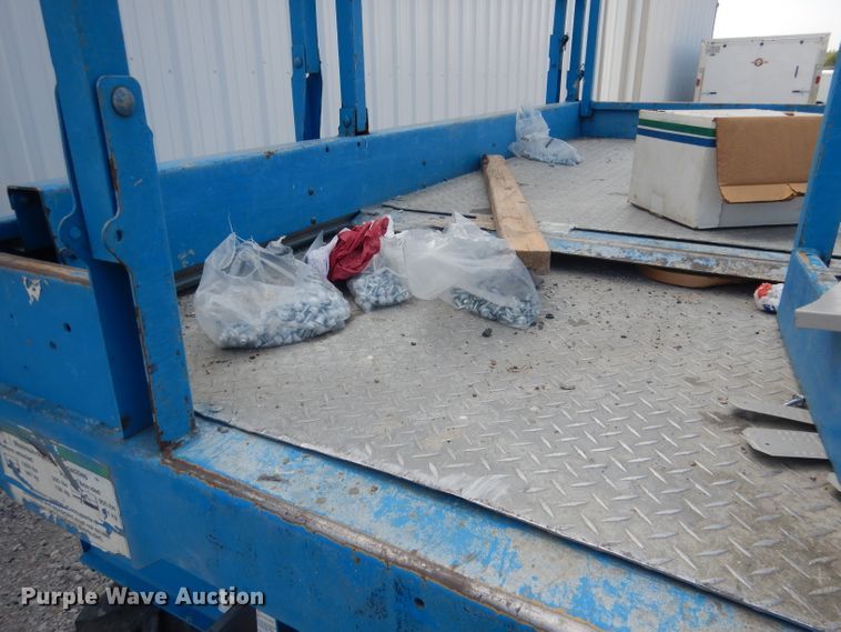 image for item DG4604 2007 Genie GS2668RT  scissor lift