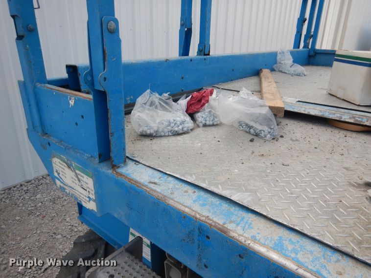 image for item DG4604 2007 Genie GS2668RT  scissor lift
