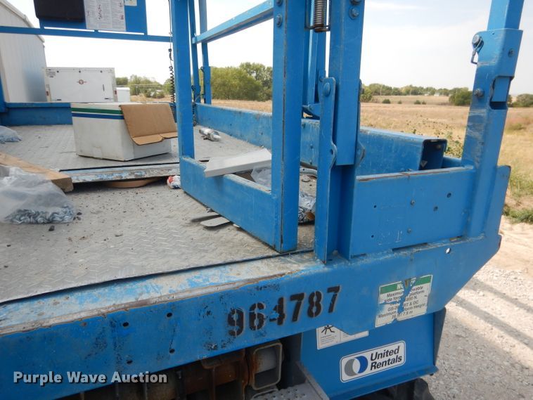 image for item DG4604 2007 Genie GS2668RT  scissor lift