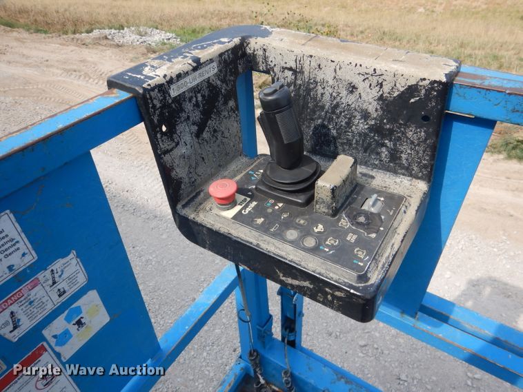 image for item DG4604 2007 Genie GS2668RT  scissor lift