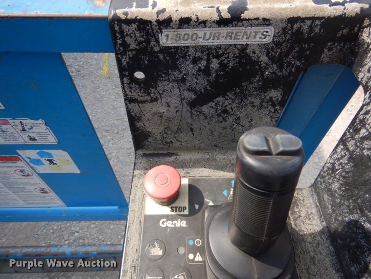 image for item DG4604 2007 Genie GS2668RT  scissor lift