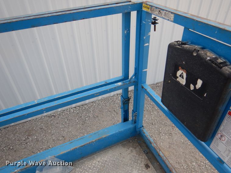 image for item DG4604 2007 Genie GS2668RT  scissor lift