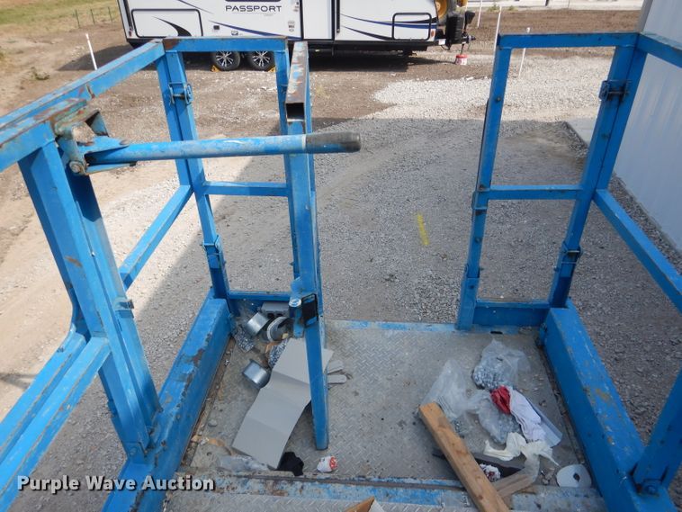 image for item DG4604 2007 Genie GS2668RT  scissor lift