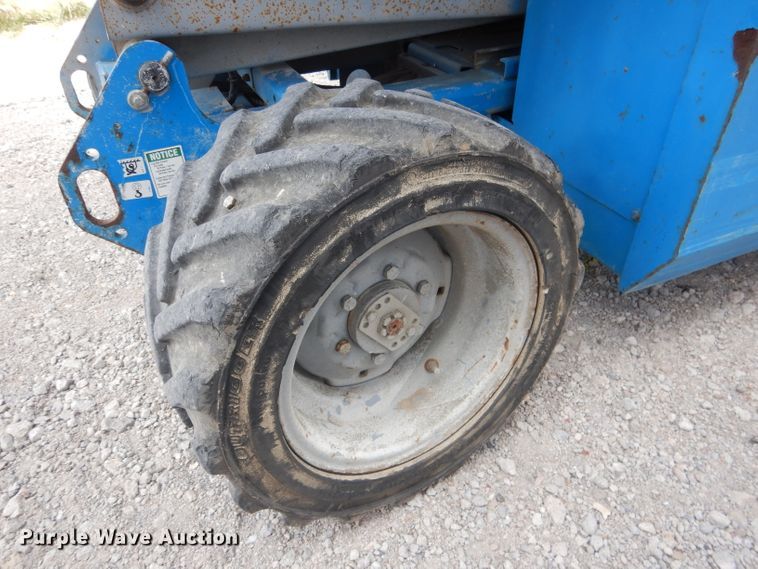 image for item DG4604 2007 Genie GS2668RT  scissor lift