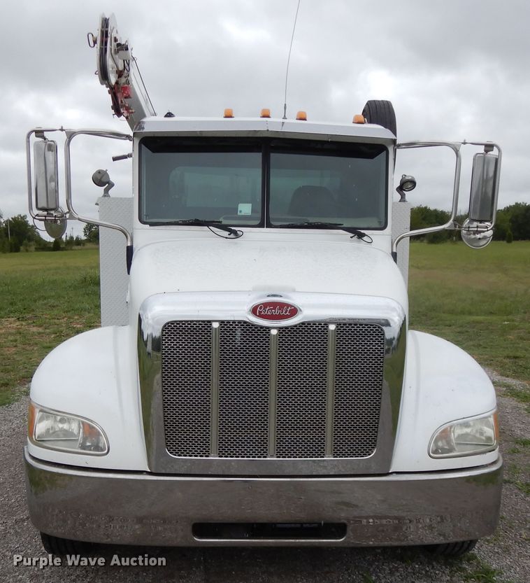 image for item DH0005 2009 Peterbilt 325  service truck with crane