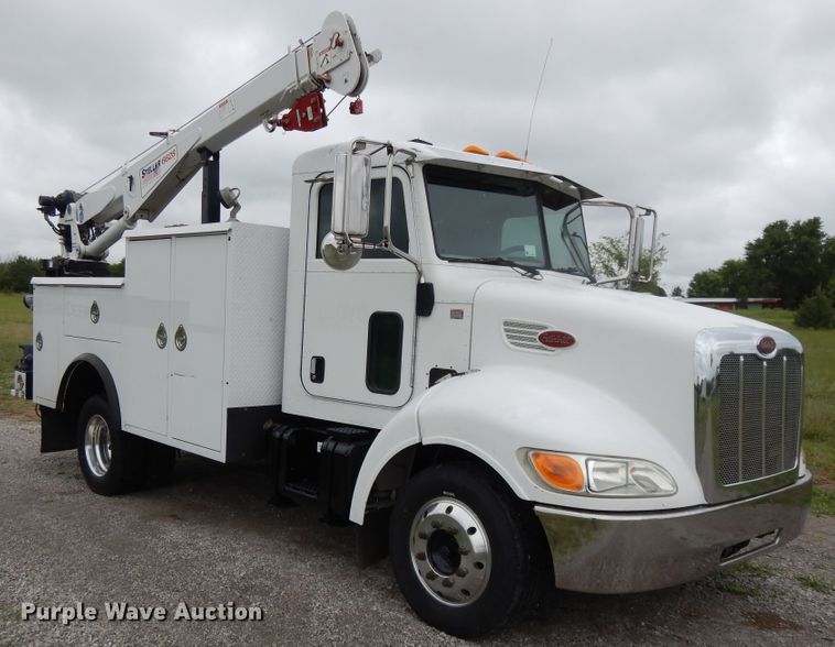 image for item DH0005 2009 Peterbilt 325  service truck with crane