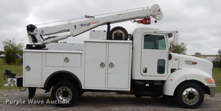 image for item DH0005 2009 Peterbilt 325  service truck with crane