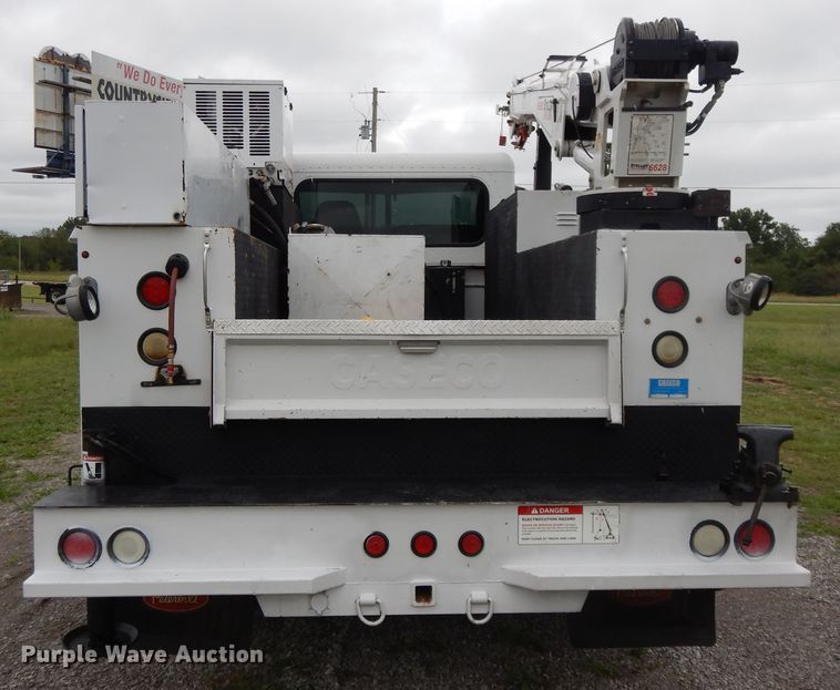 image for item DH0005 2009 Peterbilt 325  service truck with crane