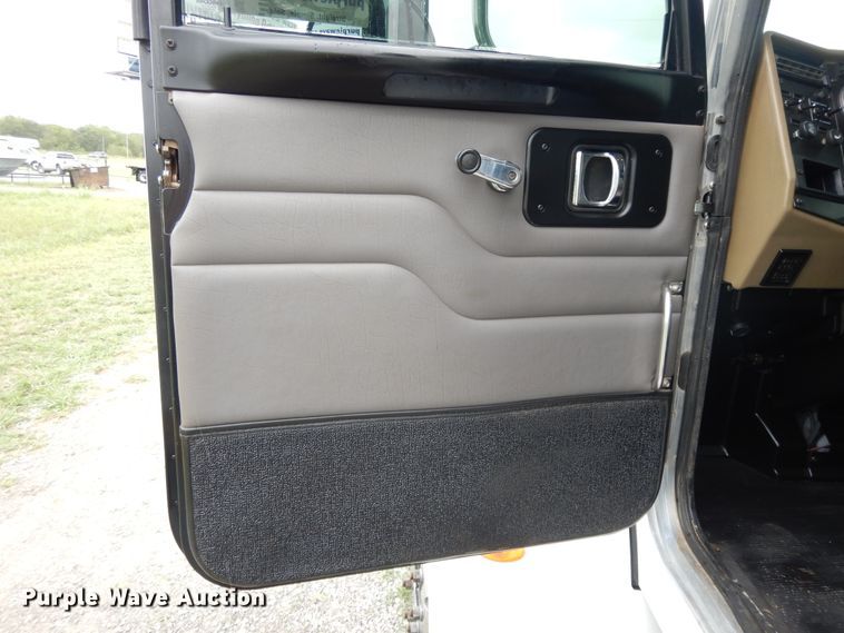 image for item DH0005 2009 Peterbilt 325  service truck with crane