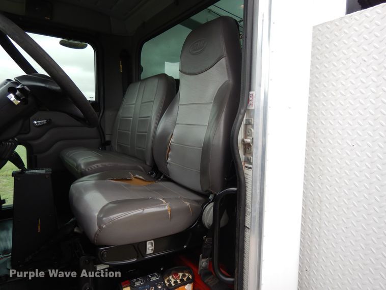 image for item DH0005 2009 Peterbilt 325  service truck with crane