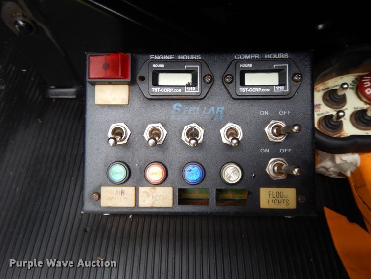 image for item DH0005 2009 Peterbilt 325  service truck with crane