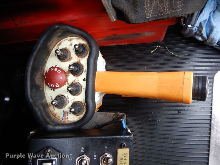 image for item DH0005 2009 Peterbilt 325  service truck with crane