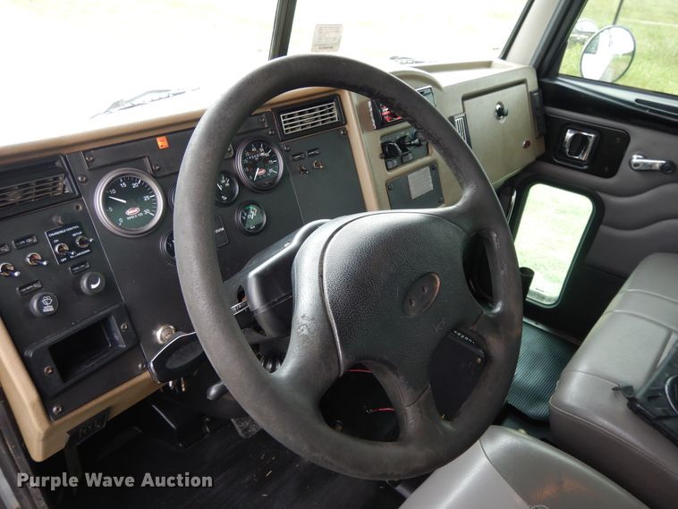 image for item DH0005 2009 Peterbilt 325  service truck with crane