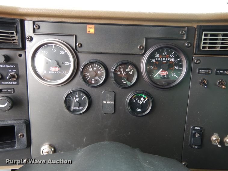 image for item DH0005 2009 Peterbilt 325  service truck with crane