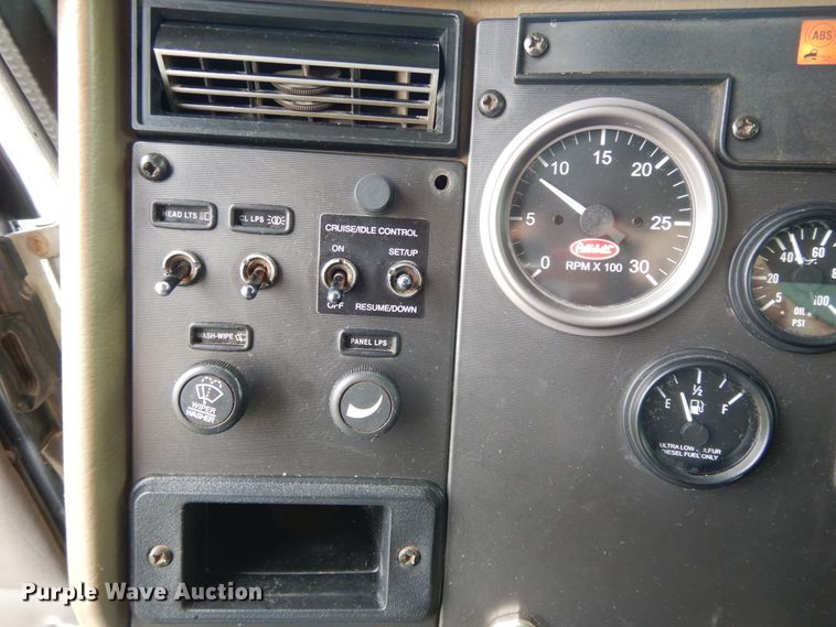 image for item DH0005 2009 Peterbilt 325  service truck with crane