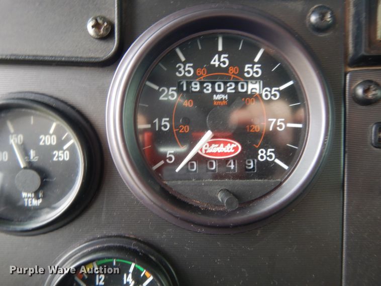 image for item DH0005 2009 Peterbilt 325  service truck with crane