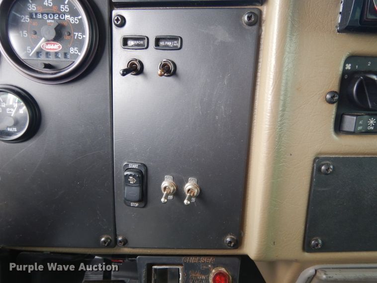 image for item DH0005 2009 Peterbilt 325  service truck with crane