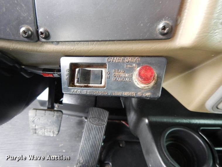 image for item DH0005 2009 Peterbilt 325  service truck with crane