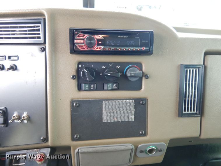 image for item DH0005 2009 Peterbilt 325  service truck with crane