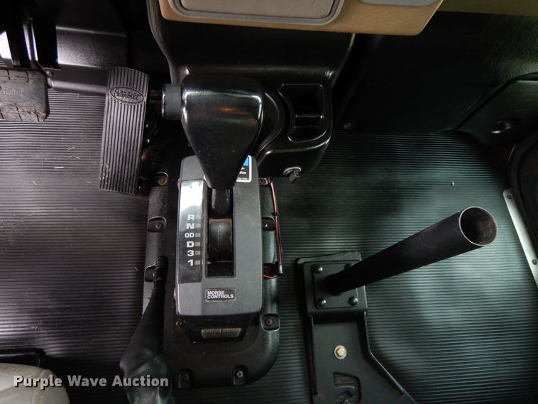 image for item DH0005 2009 Peterbilt 325  service truck with crane