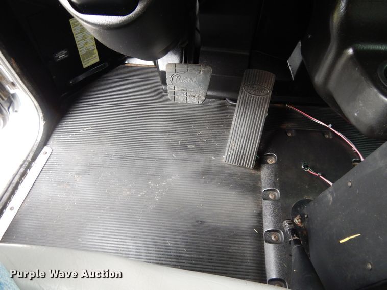 image for item DH0005 2009 Peterbilt 325  service truck with crane