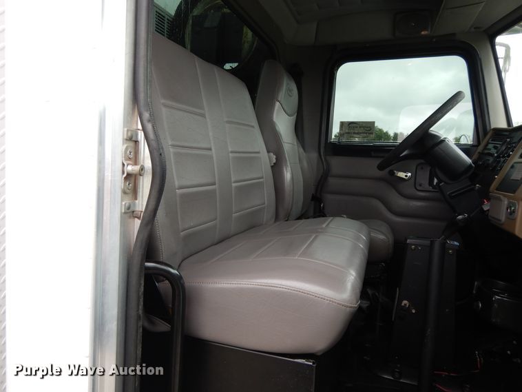 image for item DH0005 2009 Peterbilt 325  service truck with crane