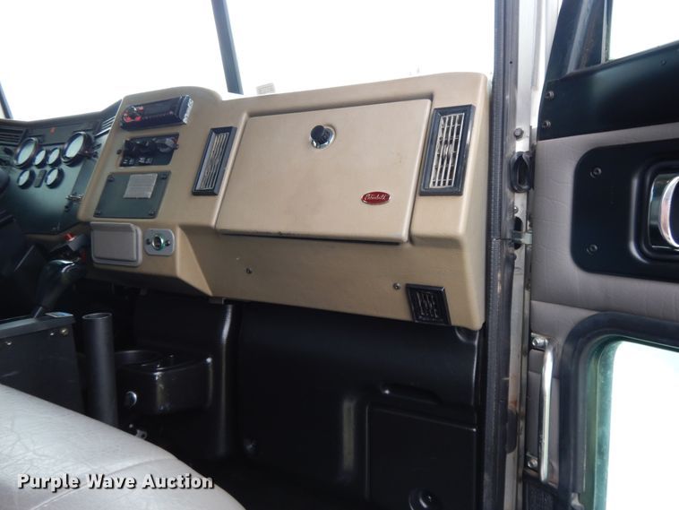 image for item DH0005 2009 Peterbilt 325  service truck with crane