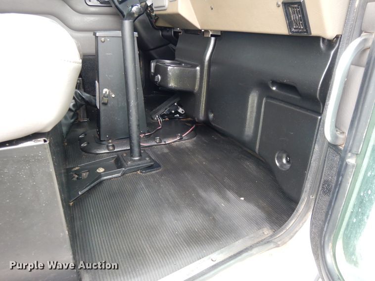 image for item DH0005 2009 Peterbilt 325  service truck with crane