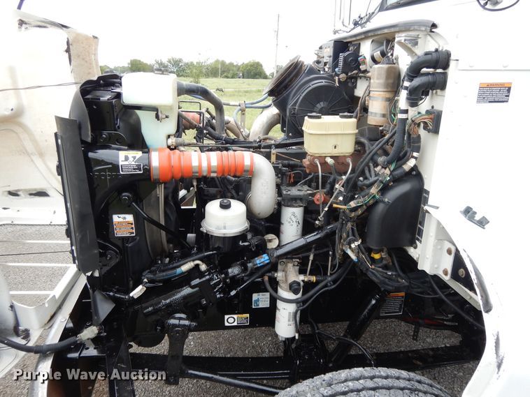 image for item DH0005 2009 Peterbilt 325  service truck with crane