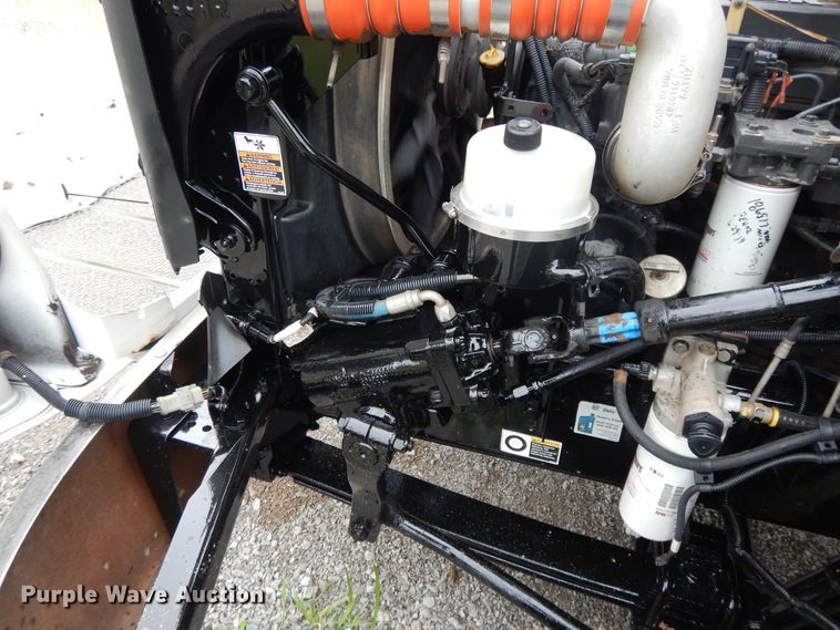 image for item DH0005 2009 Peterbilt 325  service truck with crane