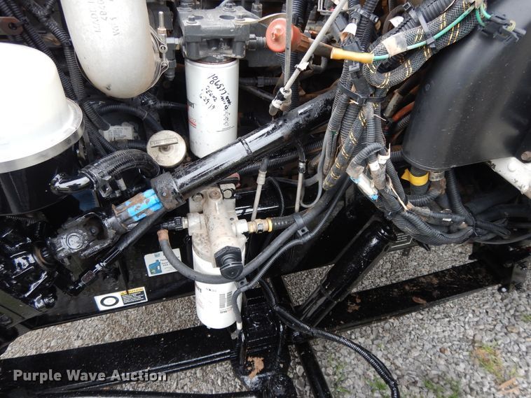 image for item DH0005 2009 Peterbilt 325  service truck with crane