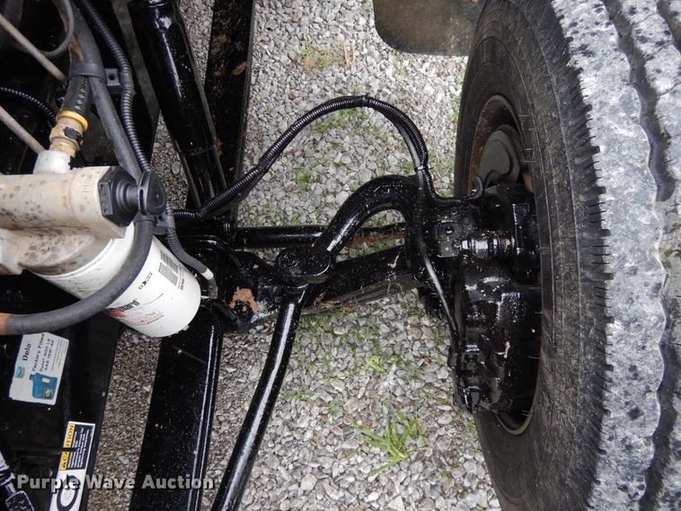 image for item DH0005 2009 Peterbilt 325  service truck with crane