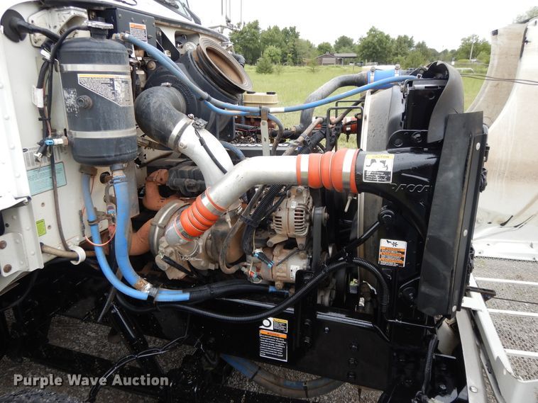 image for item DH0005 2009 Peterbilt 325  service truck with crane