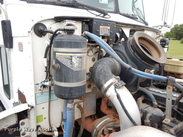 image for item DH0005 2009 Peterbilt 325  service truck with crane